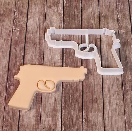 картинка Вырубка для пряника с оттиском "Пистолет", пластик 11*7 см от магазинаАрт-Я