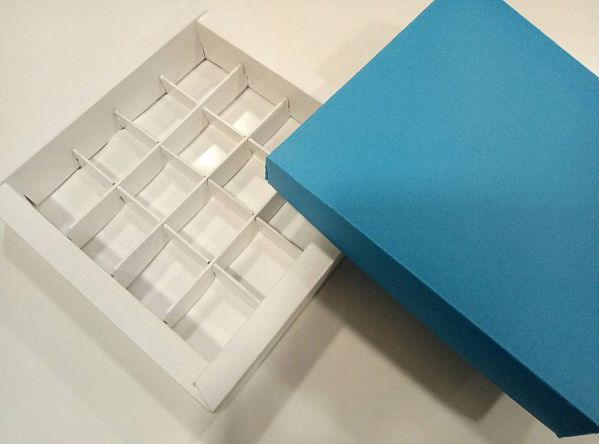 картинка Коробка для 16 конфет голубая от магазинаАрт-Я