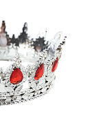 картинка Декоративная корона серебро с КРАСНЫМИ стразами 12*5,5см от магазинаАрт-Я
